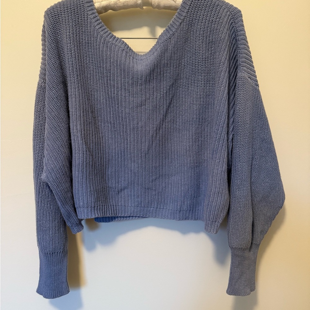 Chic Off-the-Shoulder cropped Knit Sweater in Blue